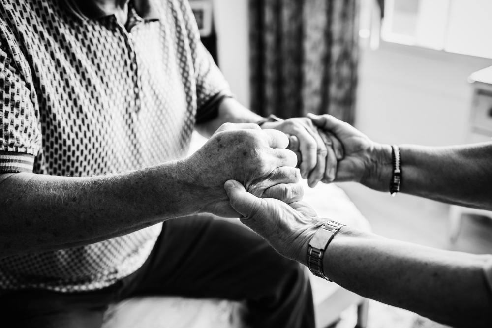 senior-couple-holding-hands-together